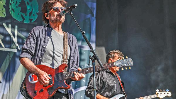 Eric Bazilian und Co. gaben trotz Sommerhitze kräftig Gas.