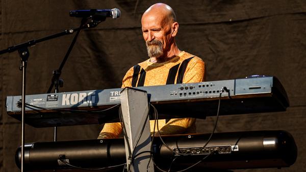 Auch mit dem Keayboard dominiert Sadler bei Saga Sound und Drive.