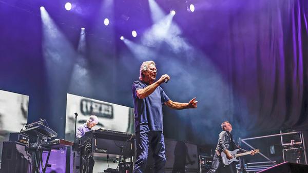 Ian Gillan ist immer noch ein immens starker Sänger, der viel vom NImbus der BAnd transportiert.