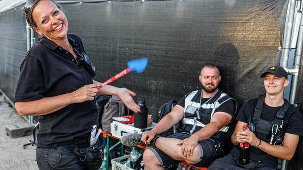 Bei einem so entspannten Festival wie "Lieder am See" hat auch die Security Spaß.