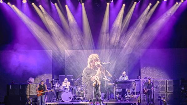 ...derweil Deep Purple endlich beim Finale mit "Smoke On The Water" angekommen ist.