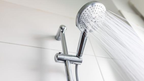 Darf man mein Duschverhalten einschränken? Fragen und Antworten zur Wasserknappheit in der Region