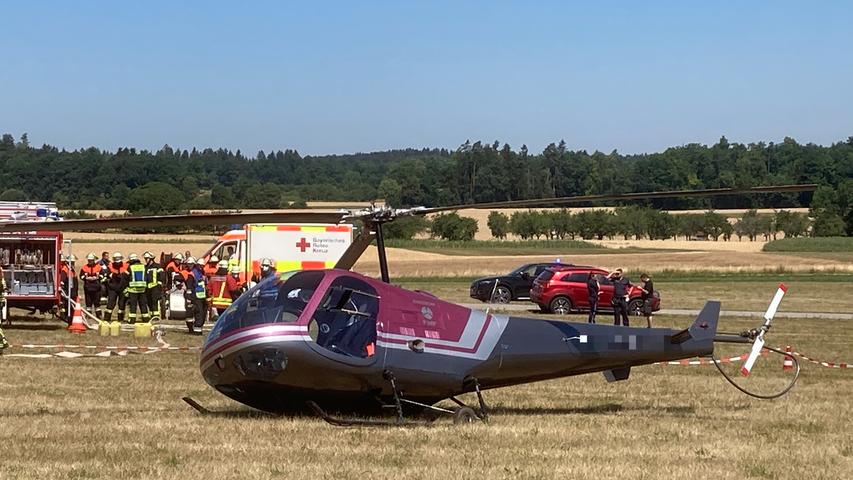Der Hubschrauberpilot war laut Polizei im Bereich Fürstenfeldbruck gestartet und im Rahmen eines Überführungsfluges auf dem Weg nach Haßfurt in Unterfranken.