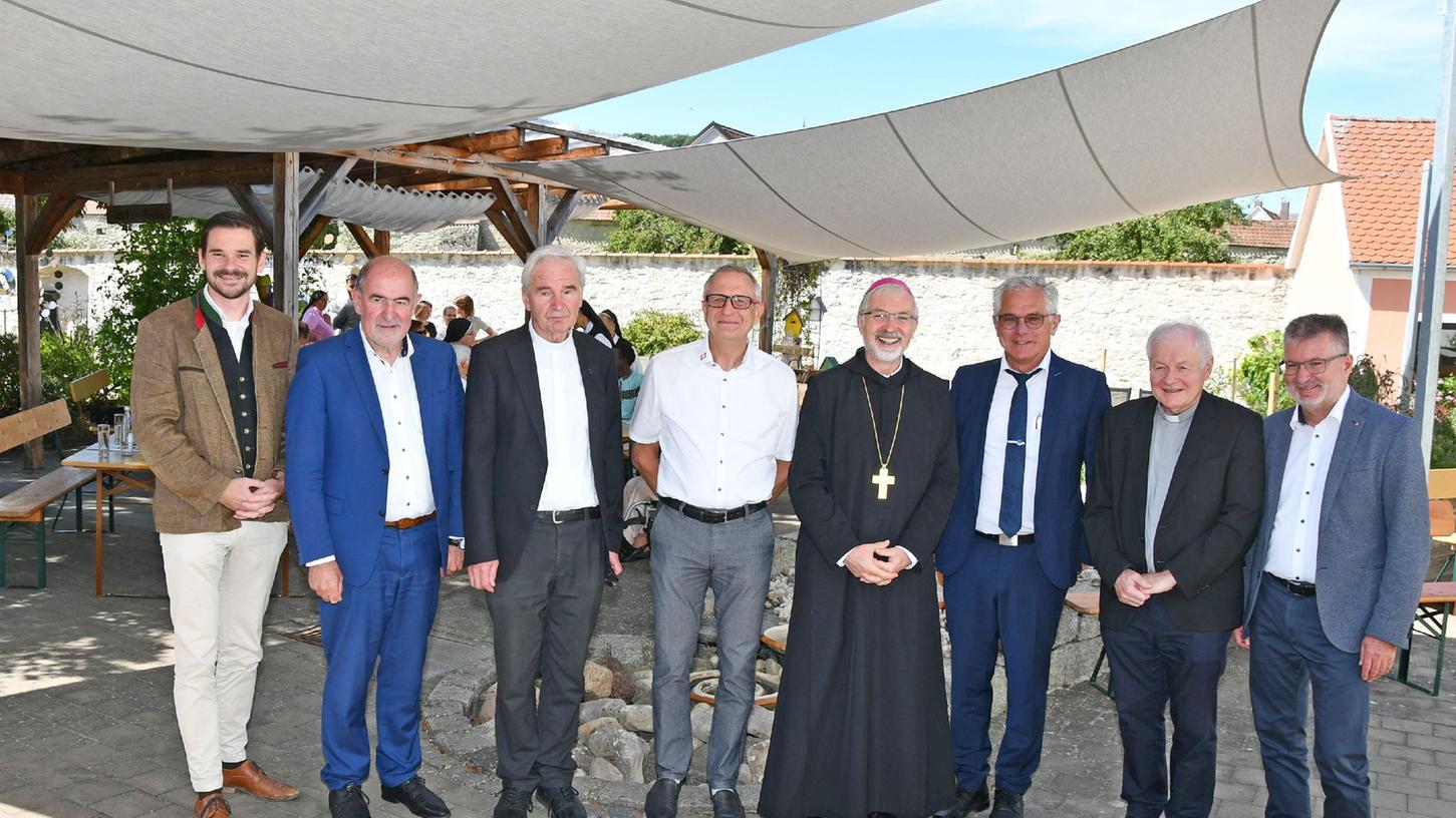 Hoher Besuch beim 50-jährigen Jubiläum des Caritas-Seniorenheims in Berching. Hoher Besuch beim 50-jährigen Jubiläum des Caritas-Seniorenheims in Berching.