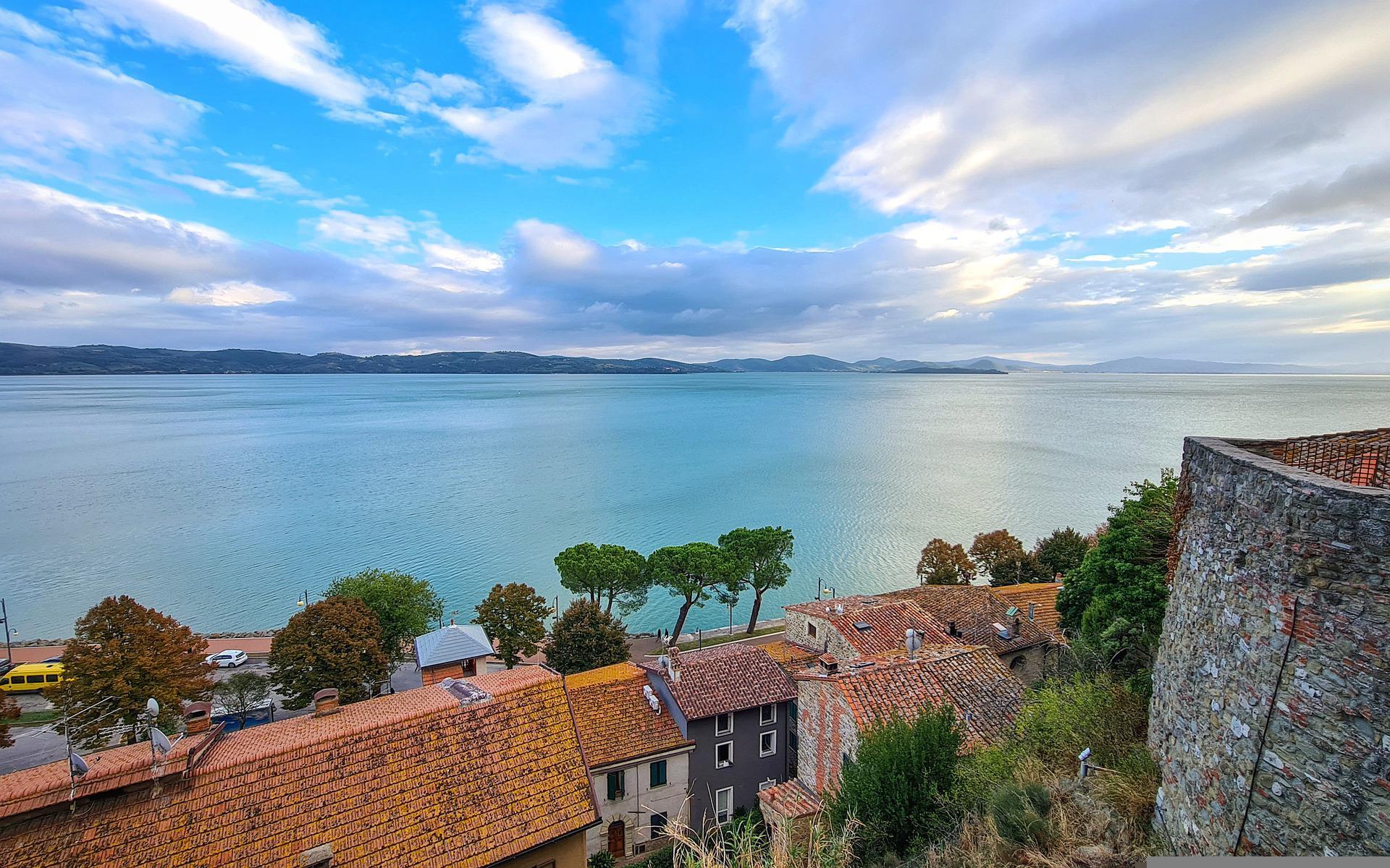 lago-trasimeno-g428c24afd_1920.jpg