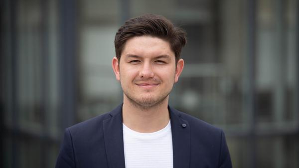 Nils Gründer (FDP) verpasste zunächst den Einzug in den Bundestag. Im August 2022 erfüllte sich sein Traum dann doch - er rückte für Thomas Sattelberger nach, der sein Mandat niedergelegt hatte.