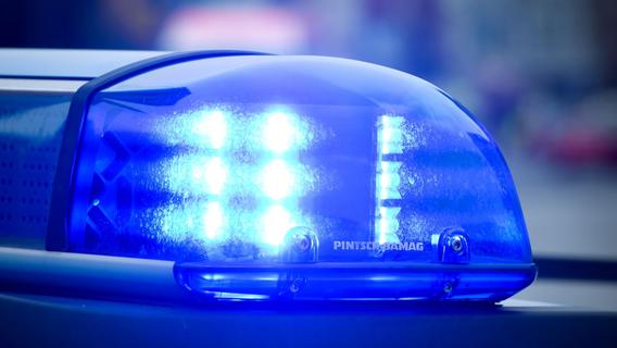 Mit Auto in Gruppe Feiernder gefahren: Sechs Schwerverletzte bei Frankfurt