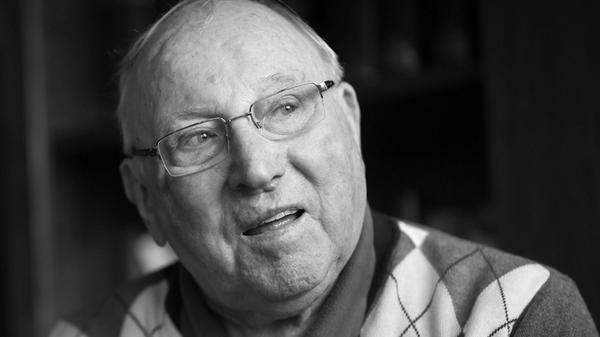 HSV-Legende Uwe Seeler ist am Donnerstag, den 21. Juli, im Alter von 85 Jahren verstorben. Seeler wurde im legendären Finale im Wembley-Stadion bei der WM 1966 Vize-Weltmeister sowie Dritter bei der WM 1970.