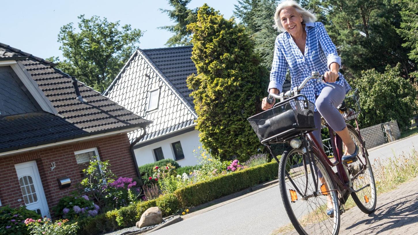 Möglichst gelenkschonend auf dem Rad unterwegs sein - das gelingt, indem man keine zu schweren Gänge einstellt. Möglichst gelenkschonend auf dem Rad unterwegs sein - das gelingt, indem man keine zu schweren Gänge einstellt.
