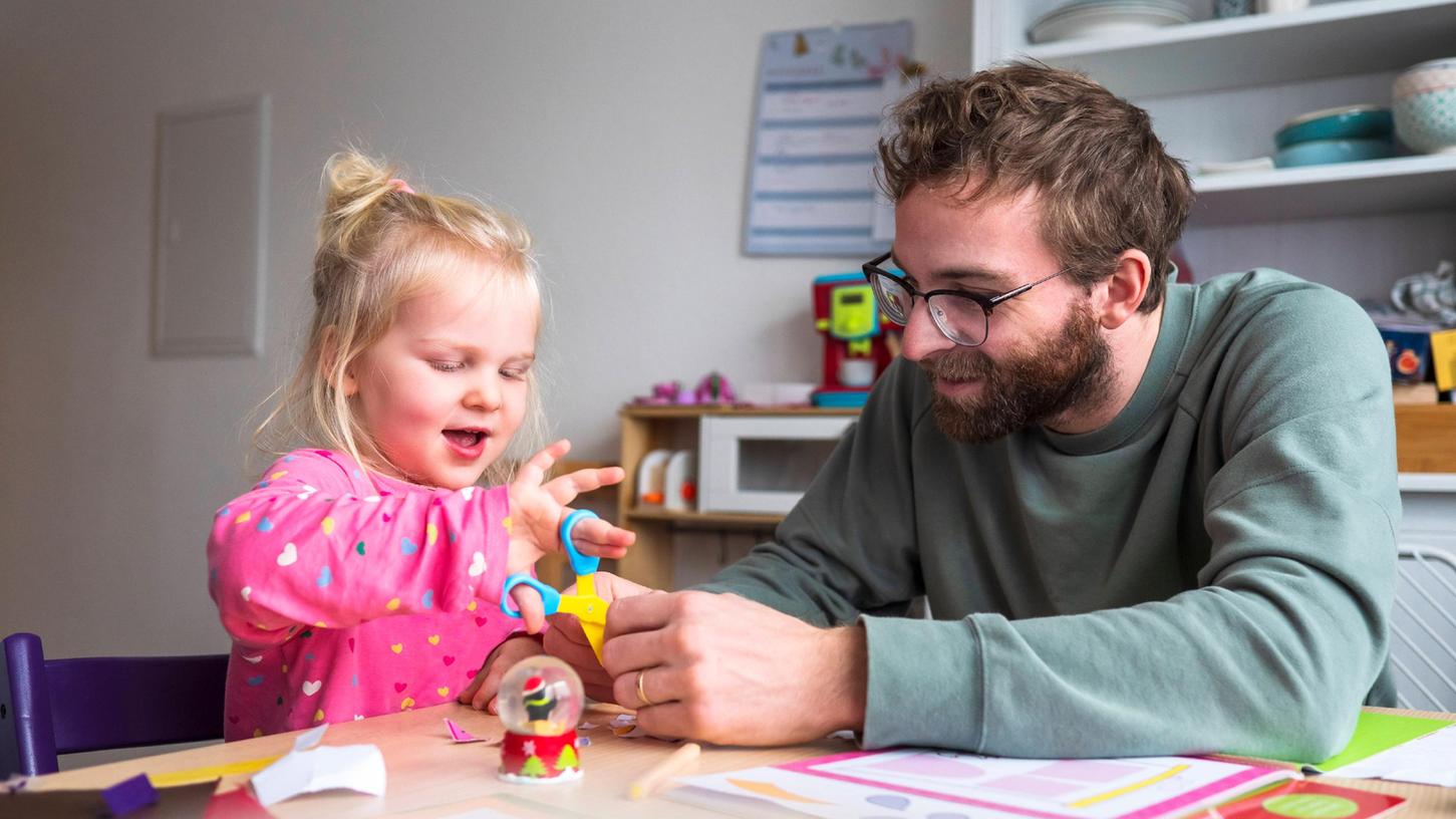 Benehmen sich Kinder von älteren Eltern wirklich besser? Eine niederländische Studie will dies beweisen.