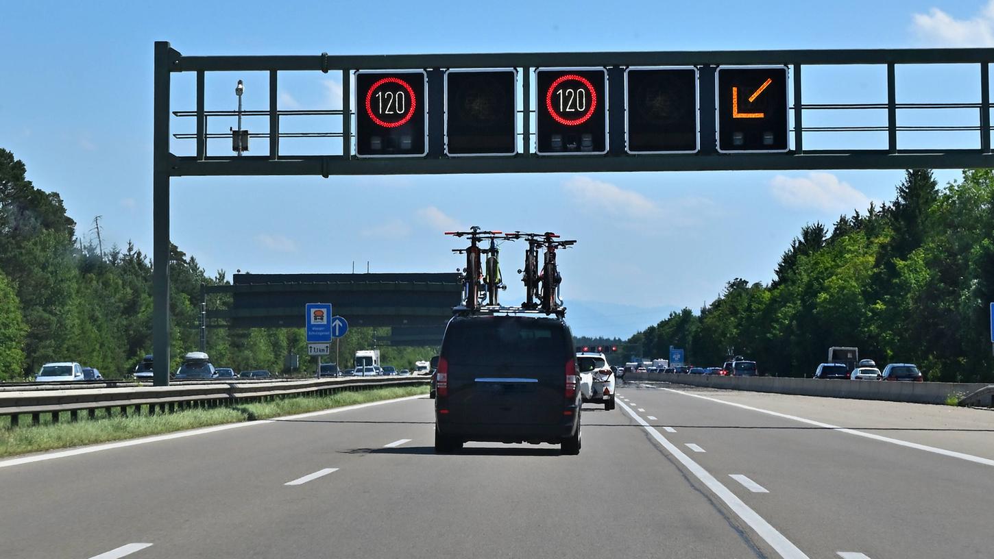 Aufgrund von Bauarbeiten ist die A3 dieses Wochenende gesperrt. (Symbolbild)
Aufgrund von Bauarbeiten ist die A3 dieses Wochenende gesperrt. (Symbolbild)