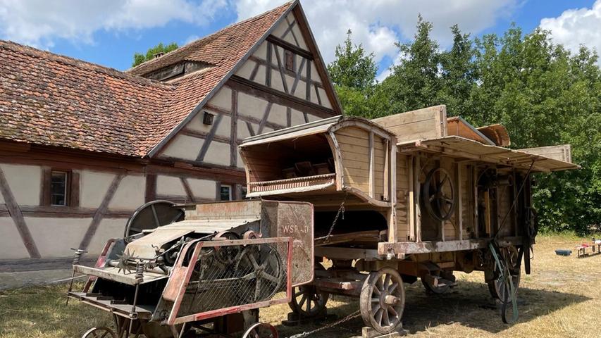 Historische Maschinen sind Blickfänger im Freilandmuseum.
Historische Maschinen sind Blickfänger im Freilandmuseum.