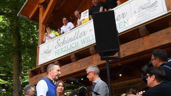 Endlich wieder Annafest! Mit dem offiziellen Anstich des ersten Bierfasses am Freitagnachmittag ist der Startschuss gefallen. Elf Tage lang wird im Kellerwald wieder gefeiert, getrunken und getanzt.