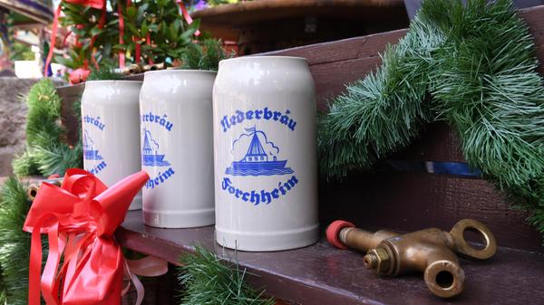 Endlich wieder Annafest! Mit dem offiziellen Anstich des ersten Bierfasses am Freitagnachmittag ist der Startschuss gefallen. Elf Tage lang wird im Kellerwald wieder gefeiert, getrunken und getanzt.
