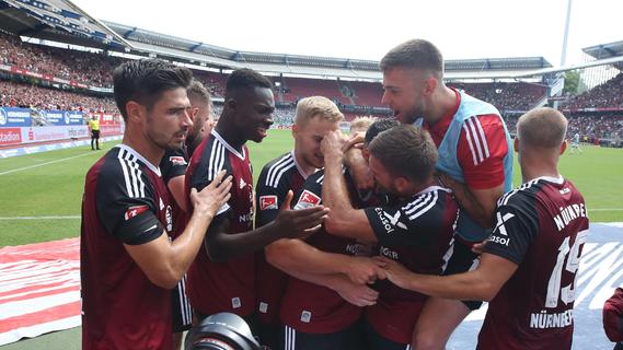 Nürnberg feiert Derbysieg: Griffiger Club setzt sich mit 2:0 gegen zu passives Kleeblatt durch