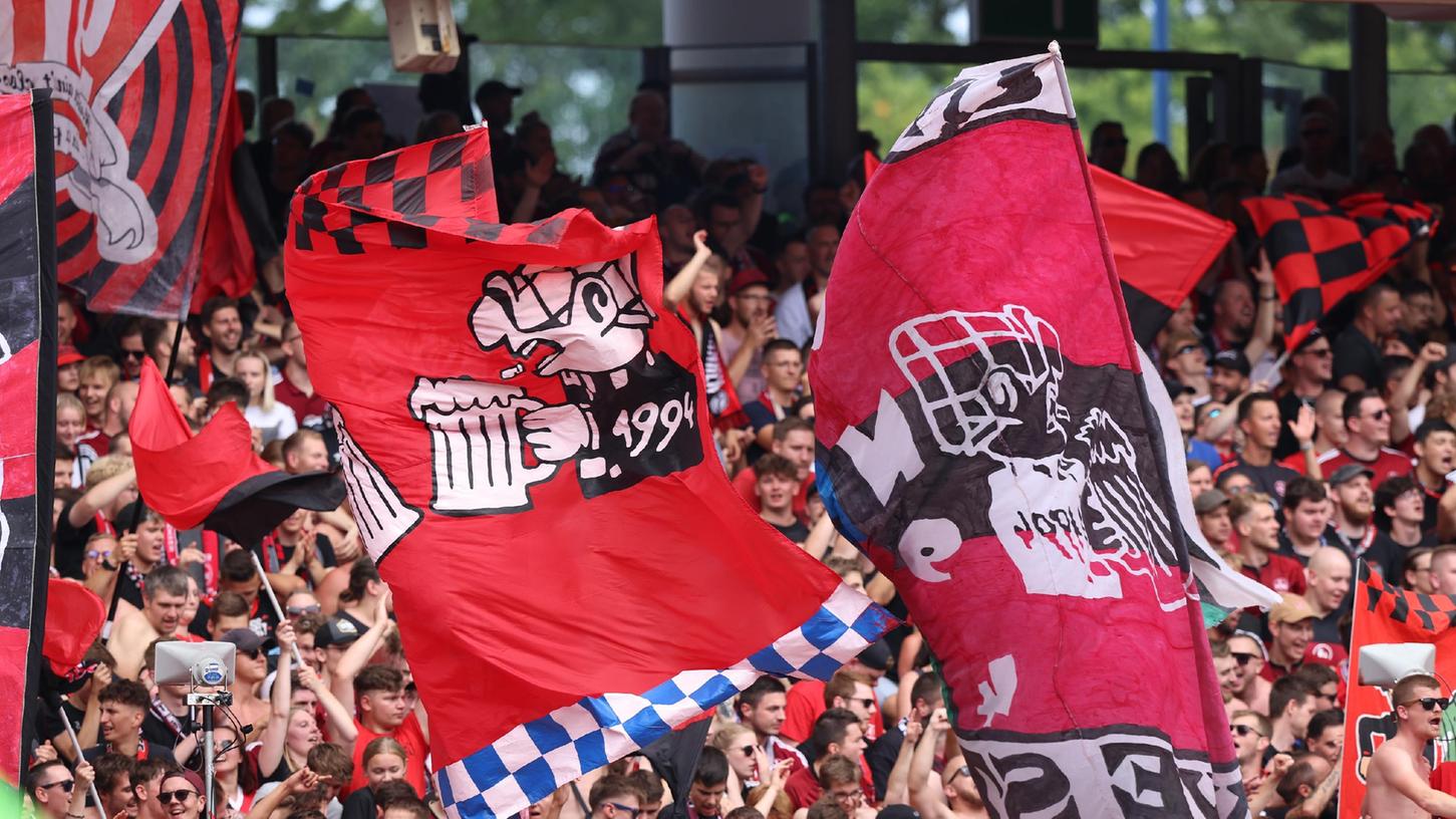 Die Clubfans freuten sich über einen endlich beherzten Derby-Auftritt ihrer Jungs, in Fürth schimpft man indes über die Leistung von Team und Schiedsrichter.