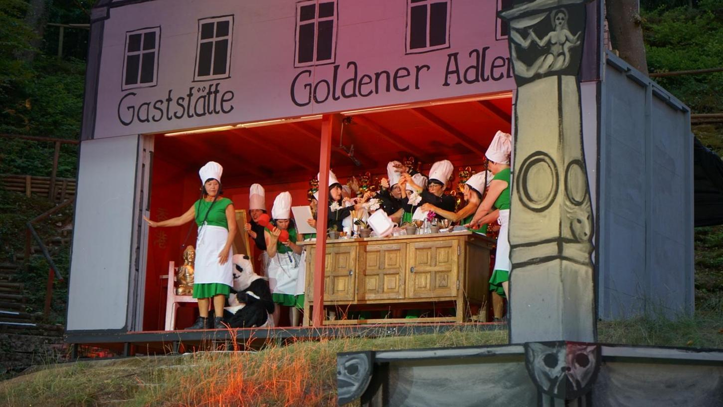 Der Weißenburger Glückskeks: Bunt, wild, süffisant, und mit viel Lokalkolorit Der Weißenburger Glückskeks: Bunt, wild, süffisant, und mit viel Lokalkolorit