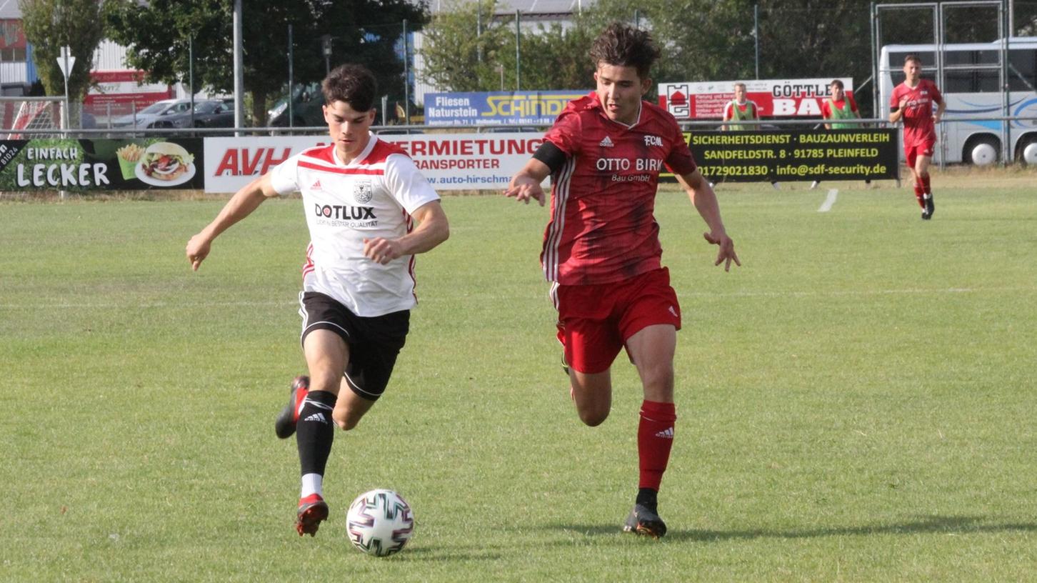 Stürmt vorerst nicht mehr für den TSV 1860 Weißenburg: Youngster Neo Stengel (links, hier im Spiel gegen Memmingen II) geht zum Studium und Fußball an ein College in den USA.