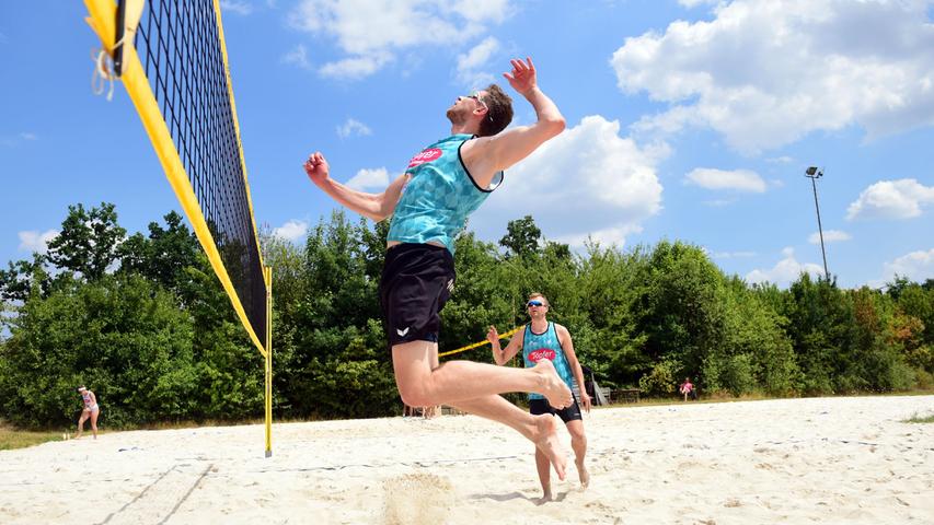 FOTO: Hans-Joachim Winckler DATUM: 24.07.2022
MOTIV: Beachvolleyball Turnier BVV Masters beim TV Fürth 1860 