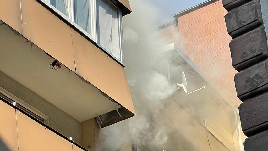 Wohnung in Nürnberg brannte lichterloh: Drei Personen verletzt