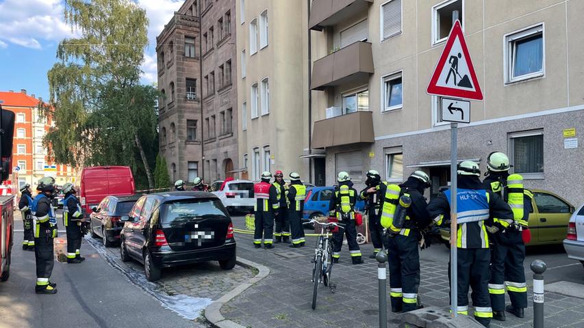 Wohnung in Nürnberg brannte lichterloh: Drei Personen verletzt