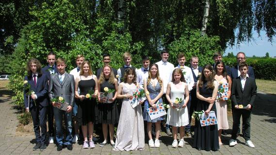 Grund zum Feiern: Mittelschule Markt Berolzheim verabschiedet Absolventen
