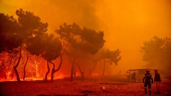 Apokalyptische Bilder: Brände wüten weiter in Griechenland, Spanien und den USA