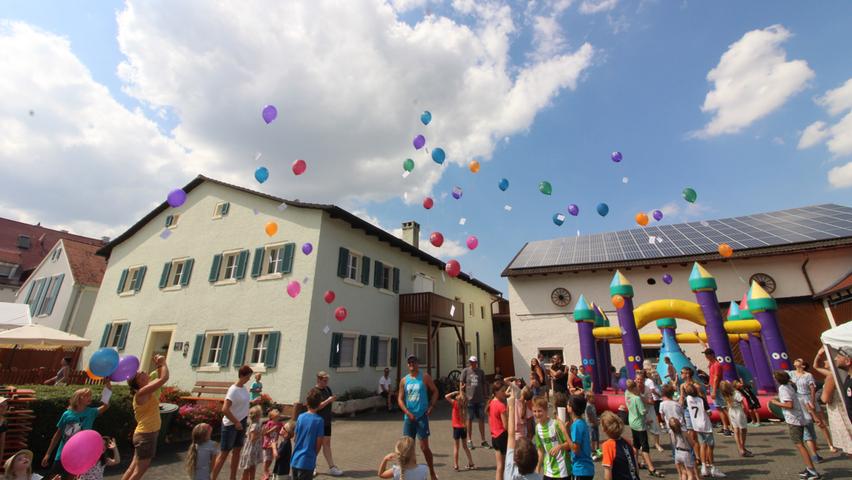 Für einen Augenschmaus am Himmel sorgte der Luftballonwettbewerb.