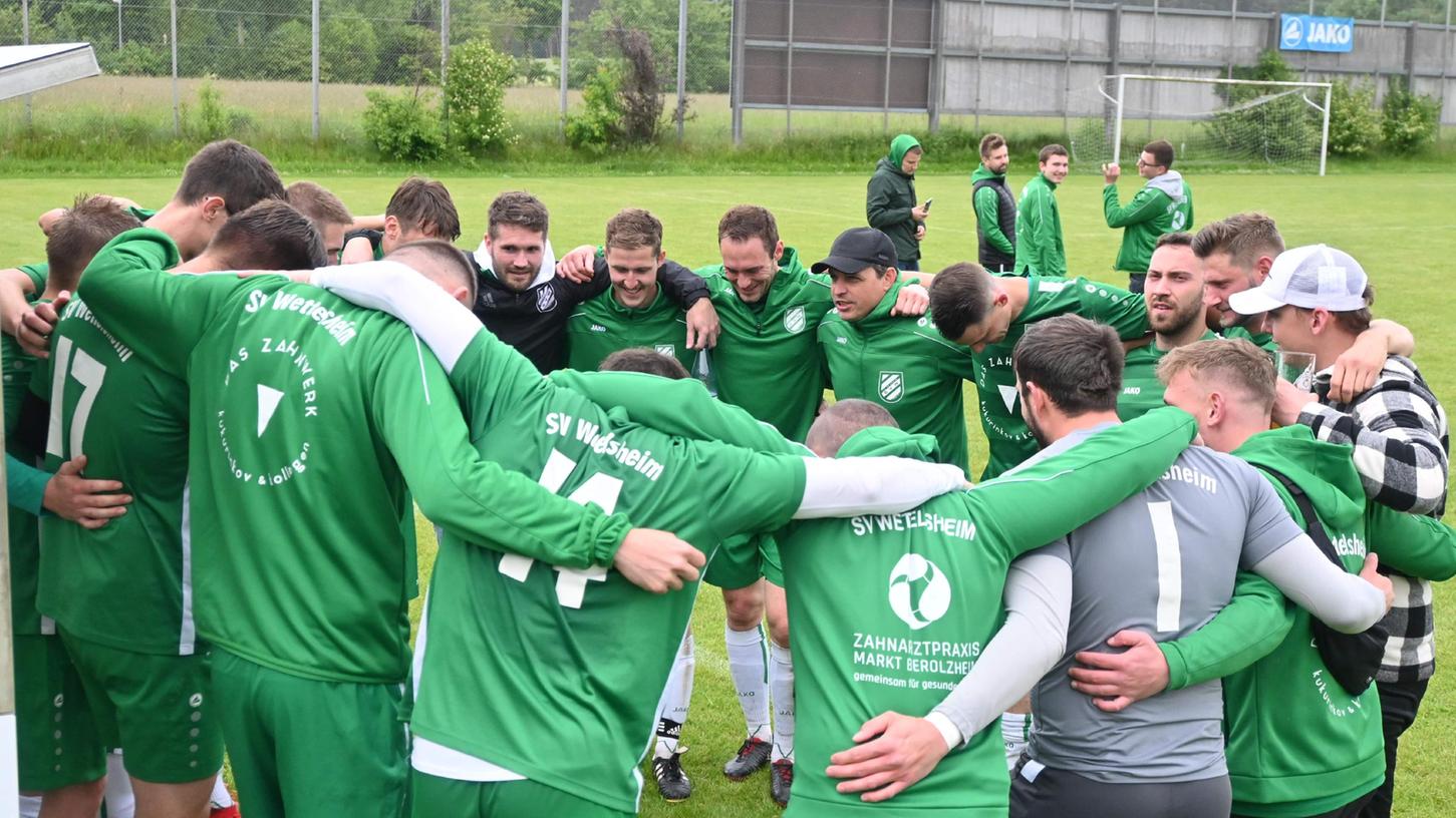 Aufsteiger SV Wettelsheim hat einen überraschend großen Umbruch hinter sich – und unterlag im ersten Spiel dem SV Lauterhofen mit 1:3.
Aufsteiger SV Wettelsheim hat einen überraschend großen Umbruch hinter sich – und unterlag im ersten Spiel dem SV Lauterhofen mit 1:3.