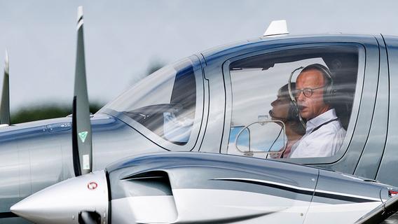 Verbraucht Friedrich Merz' Flugzeug wirklich weniger als ein Regierungs-Dienstwagen?