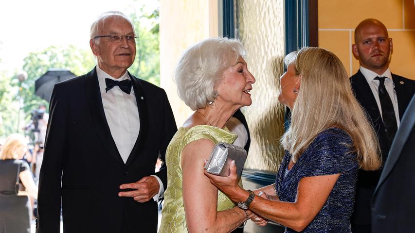 Unter anderem gesellte sich der ehemalige Bayerische Ministerpräsident Edmund Stoiber gemeinsam mit seiner Ehefrau Karin zu den Gästen.