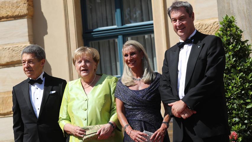 Neben Merkel kam auch Bayerns Ministerpräsident Markus Söder, begleitet von seiner Frau Karin Baumüller-Söder.