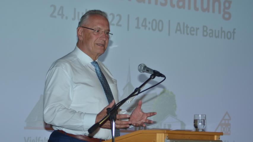 Bayerns Innenminister Joachim Herrmann sprach beim Festakt im Alten Bauhof. Das Freilandmuseum habe "gesamtdeutsches, ja europäisches Renommee erreicht". 