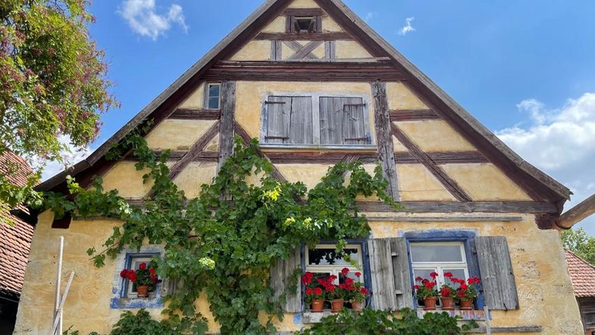 Natürlich sind es vor allem die historischen Häuser, die Besucher ins Fränkische Freilandmuseum nach Bad Windsheim locken. Eines der Schmuckstücke: ein Häckerhaus aus Ergersheim.

