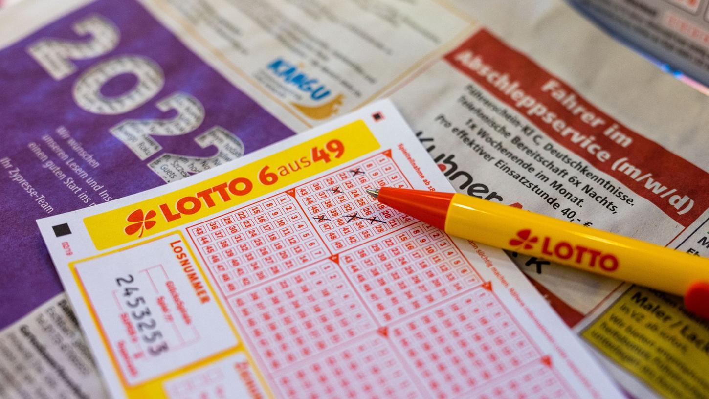 Ein Oberpfälzer hat beim Lottospiel beim Eurojackpot genau 2.985.189,10 Euro gewonnen. Ein Oberpfälzer hat beim Lottospiel beim Eurojackpot genau 2.985.189,10 Euro gewonnen.