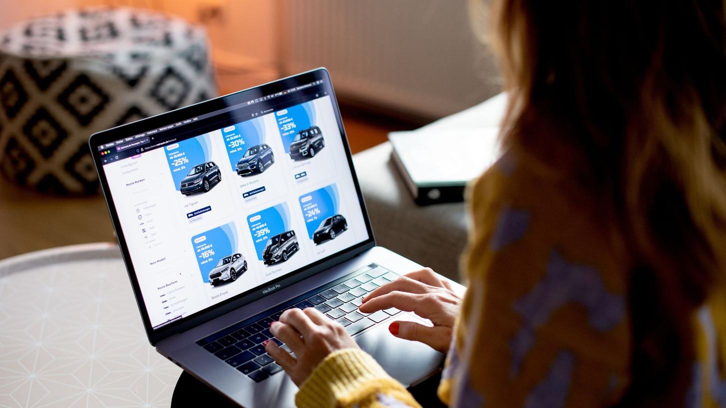 Digitaler Schauraum: Um im neuen Auto Platz nehmen zu können, muss man den Fuß zuvor nicht unbedingt mehr ins Autohaus zu setzen. Digitaler Schauraum: Um im neuen Auto Platz nehmen zu können, muss man den Fuß zuvor nicht unbedingt mehr ins Autohaus zu setzen.