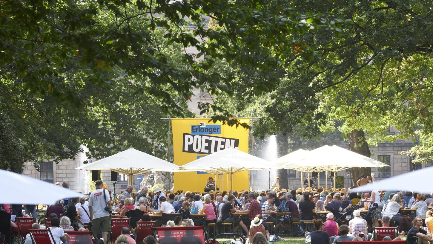 2022 findet das Poetenfest wieder im Schlossgarten statt.
