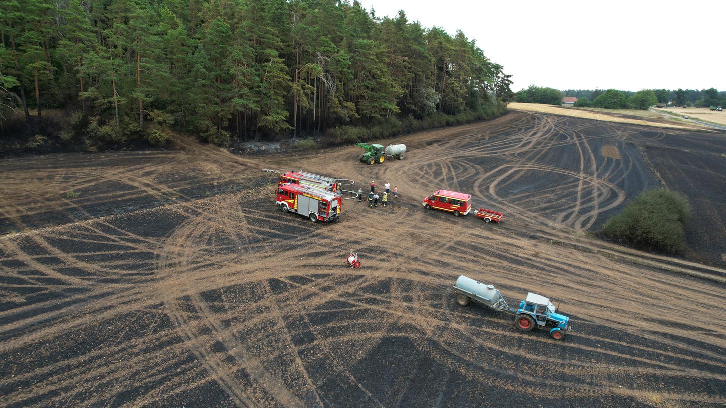 Fünf Hektar Wald und Acker gingen bei Riglashof in Flammen auf.
Fünf Hektar Wald und Acker gingen bei Riglashof in Flammen auf.