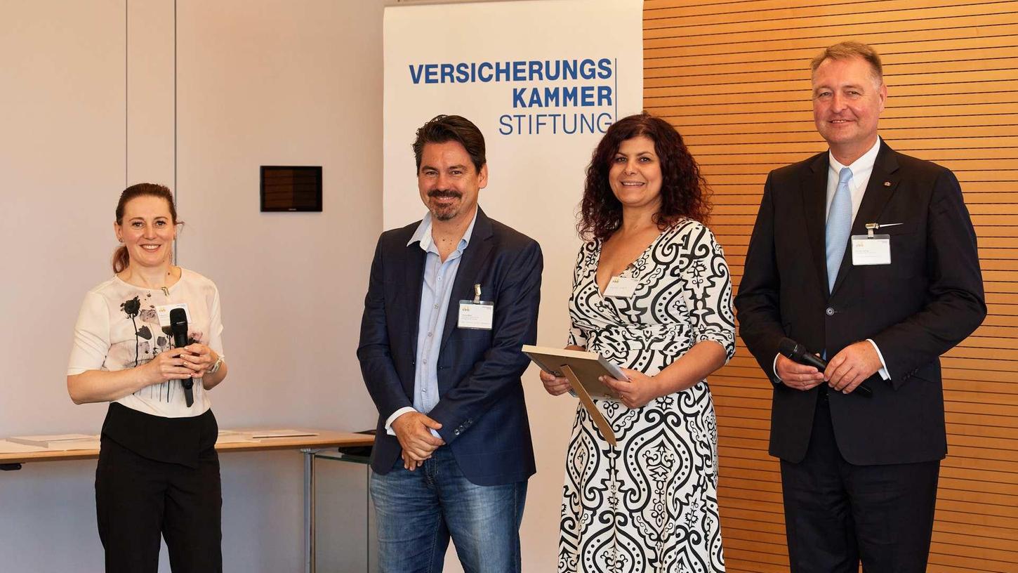 Die Kinder- und Jugendarbeit rund um die Wehrkirche Hannberg wurde kürzlich in München bei dem Ehrenamtssymposium der Versicherungskammer Bayern Stiftung mit einem Publikumspreis ausgezeichnet.

