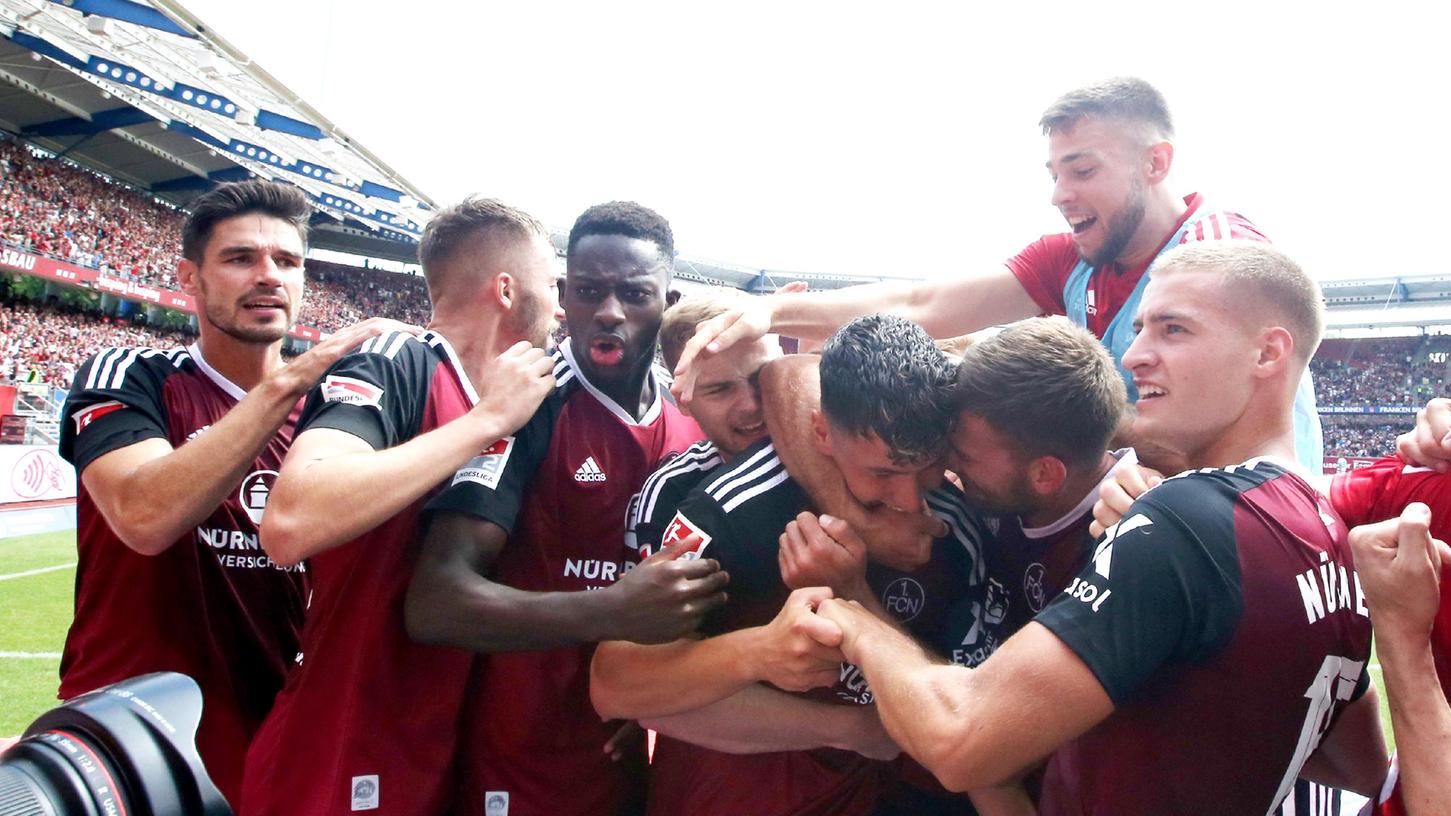Überall Derbyhelden: Der 1. FC Nürnberg im Ausnahmezustand.
Überall Derbyhelden: Der 1. FC Nürnberg im Ausnahmezustand.