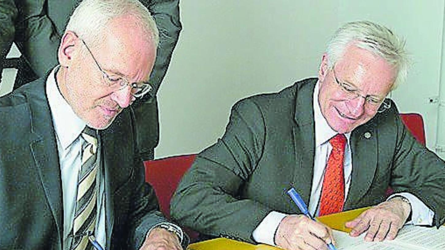 Schon wieder ein Vertrag: Die Präsidenten Braun und Grüske bei der Unterzeichnung. Schon wieder ein Vertrag: Die Präsidenten Braun und Grüske bei der Unterzeichnung.