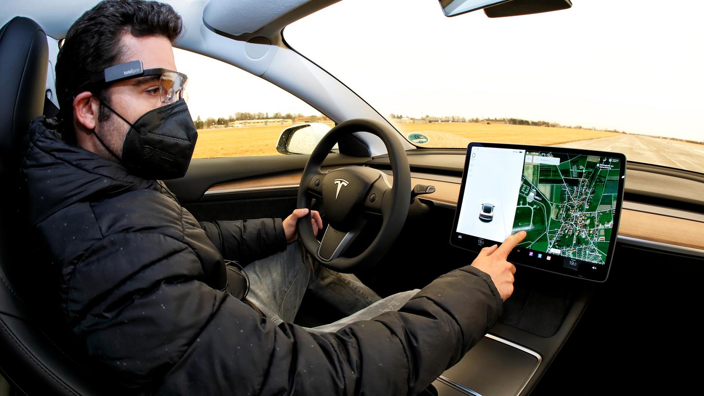 Ablenkung im Auto: Tesla patzt im ADAC-Test - letzter Platz Ablenkung im Auto: Tesla patzt im ADAC-Test - letzter Platz