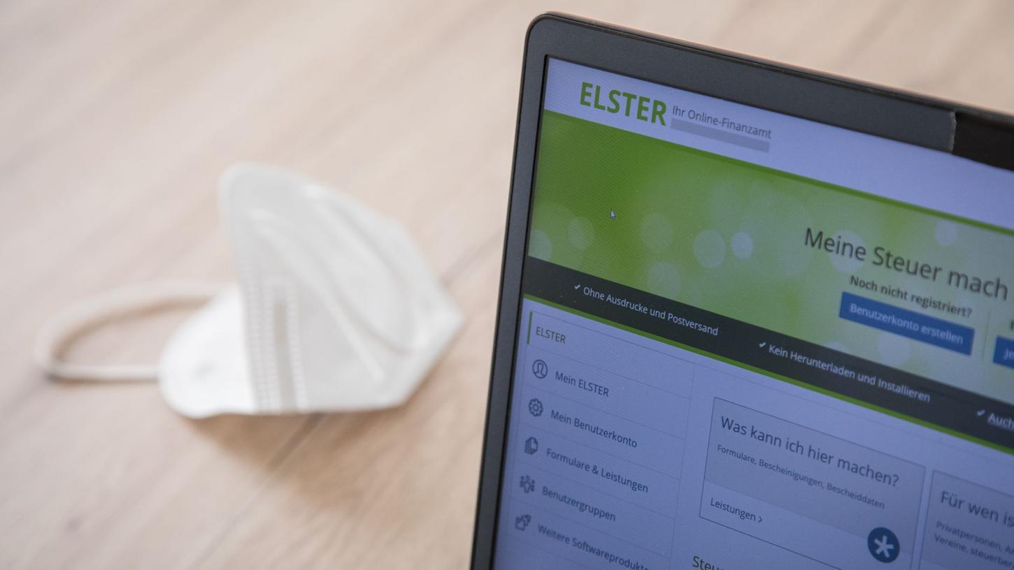 In diesem Jahr haben Steuerzahler etwas länger Zeit, ihre Steuererklärung abzugeben. Die Frist verlängert sich um ein paar Wochen. In diesem Jahr haben Steuerzahler etwas länger Zeit, ihre Steuererklärung abzugeben. Die Frist verlängert sich um ein paar Wochen.