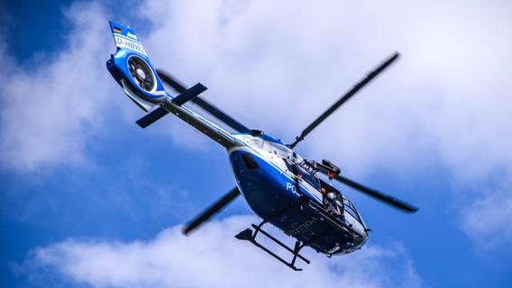 Hubschraubereinsatz in fränkischer Kleinstadt: Polizei sucht nach verschollenem 67-Jährigen