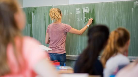 "Völlig planloses Vorgehen": Nürnbergs Grund- und Mittelschulen fehlen die Lehrer