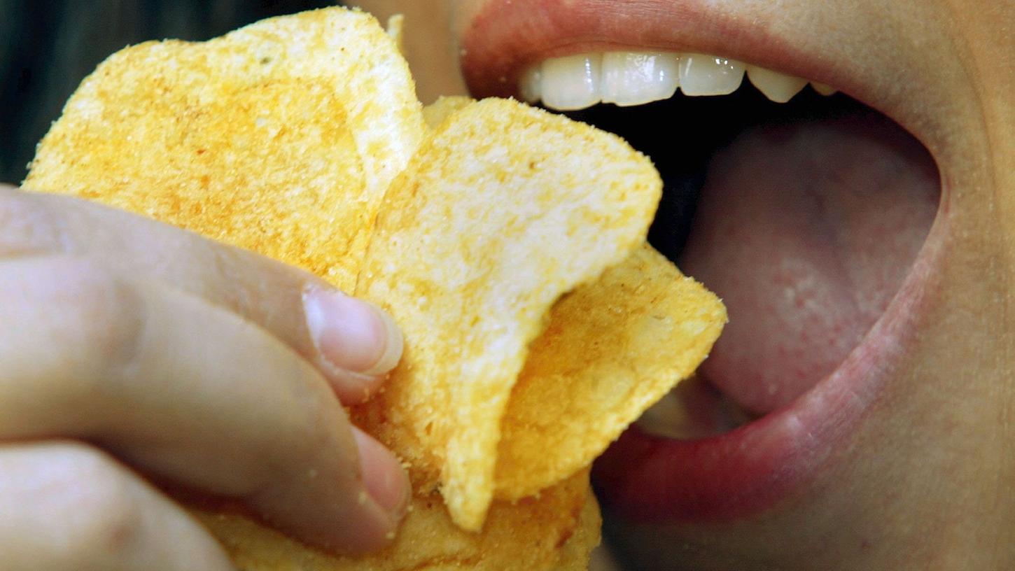 Zwei Chargen einer Chipssorte sollten nicht weiter verzehrt werden. Sie könnten giftige Inhaltsstoffe enthalten. Zwei Chargen einer Chipssorte sollten nicht weiter verzehrt werden. Sie könnten giftige Inhaltsstoffe enthalten.