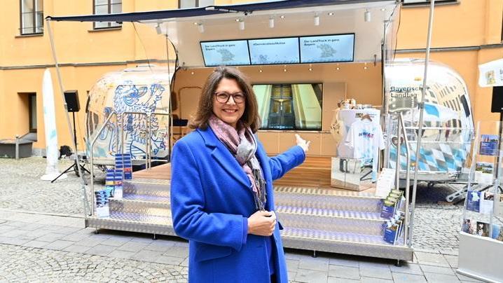 Ilse Aigner, die Präsidentin des Bayerischen Landtags, stellte im Frühjahr den neuen „Landtagstruck“ vor, der durch den Freistaat tourt. Und am Freitag auch Station in Roth auf dem Marktplatz macht.  