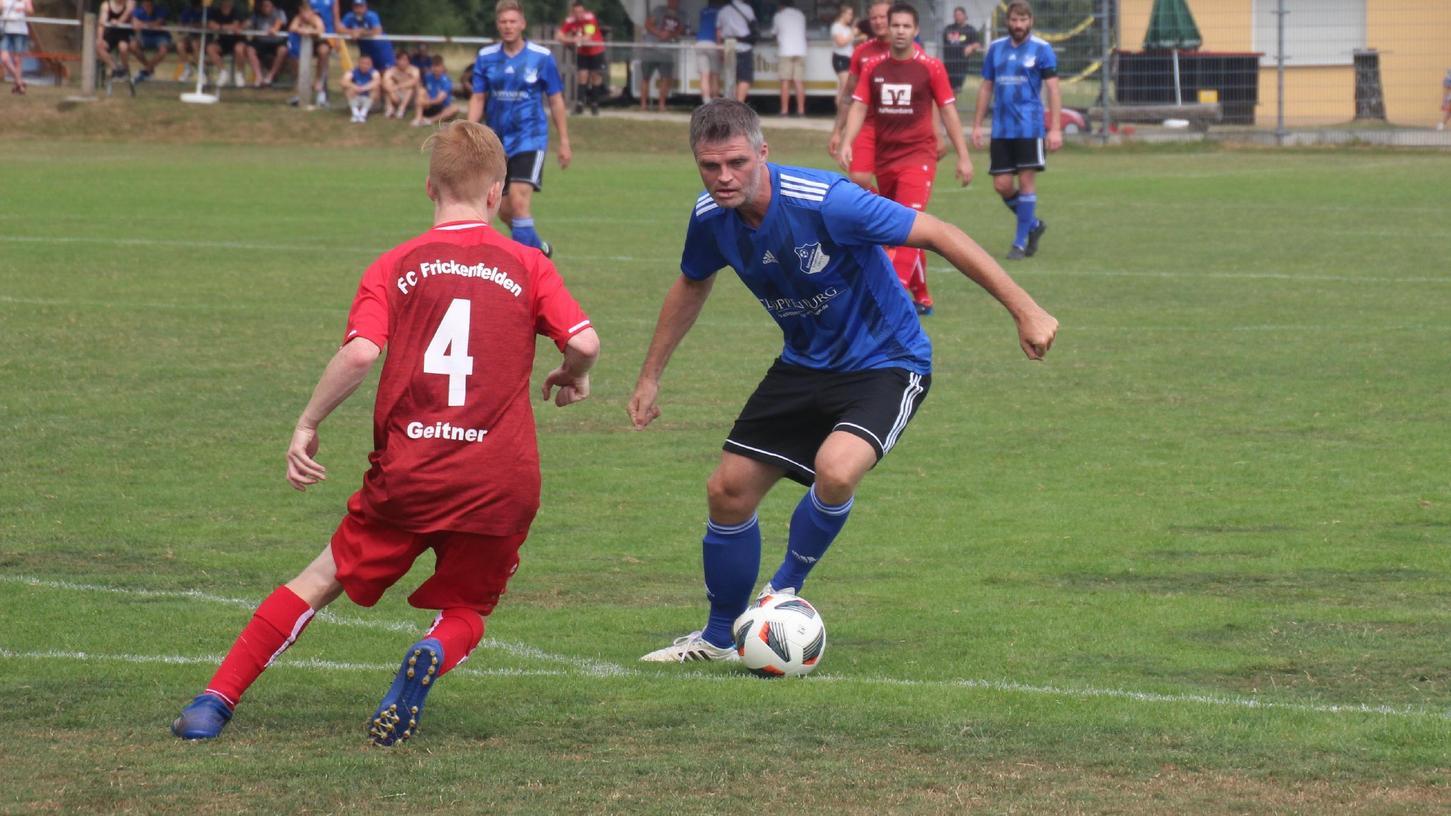 Für den SV Cronheim am Ball: Heizomat-Chef Robert Bloos. In der Endabrechnung belegte er mit seinem Team den zweiten Platz.
Für den SV Cronheim am Ball: Heizomat-Chef Robert Bloos. In der Endabrechnung belegte er mit seinem Team den zweiten Platz.