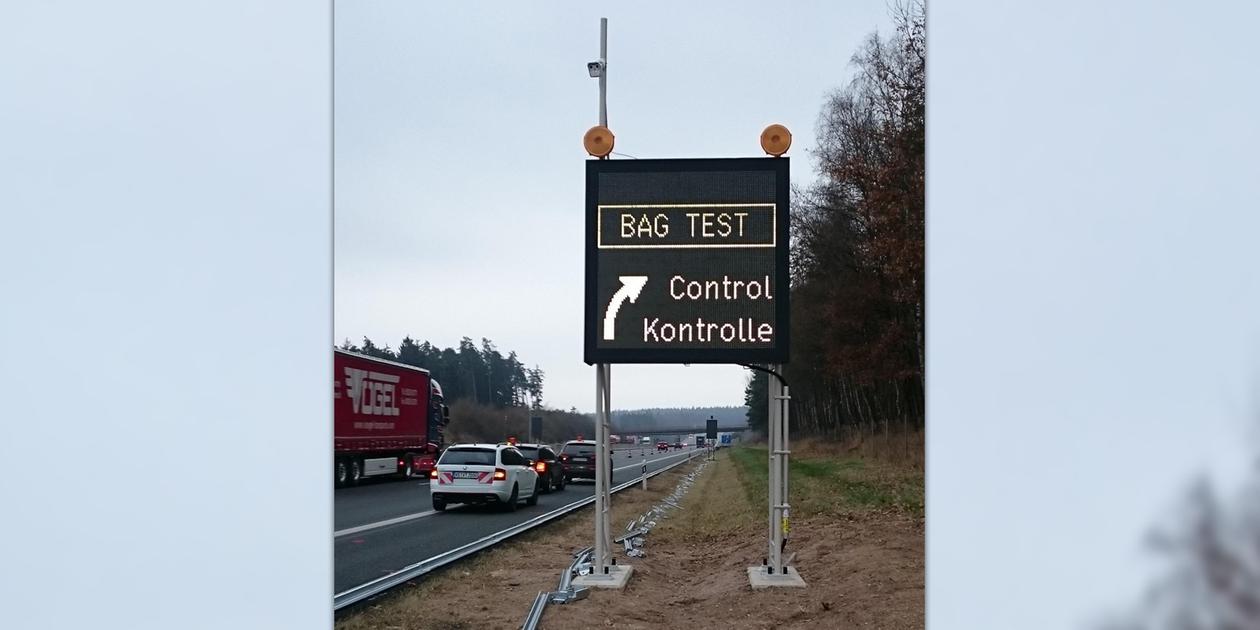 LED Tafeln An Der Autobahn Wenn Sie Ihr Kennzeichen Aufleuchten Sehen led-tafeln-an-der-autobahn-wenn-sie-ihr-kennzeichen-aufleuchten-sehen