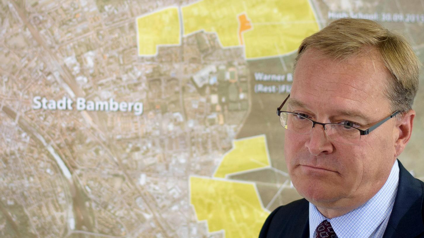 Andreas Starke (Bildmitte), Oberbürgermeister von Bamberg, muss nach Ermittlungen der Staatsanwaltschaft Hof eine Geldstrafe zahlen.